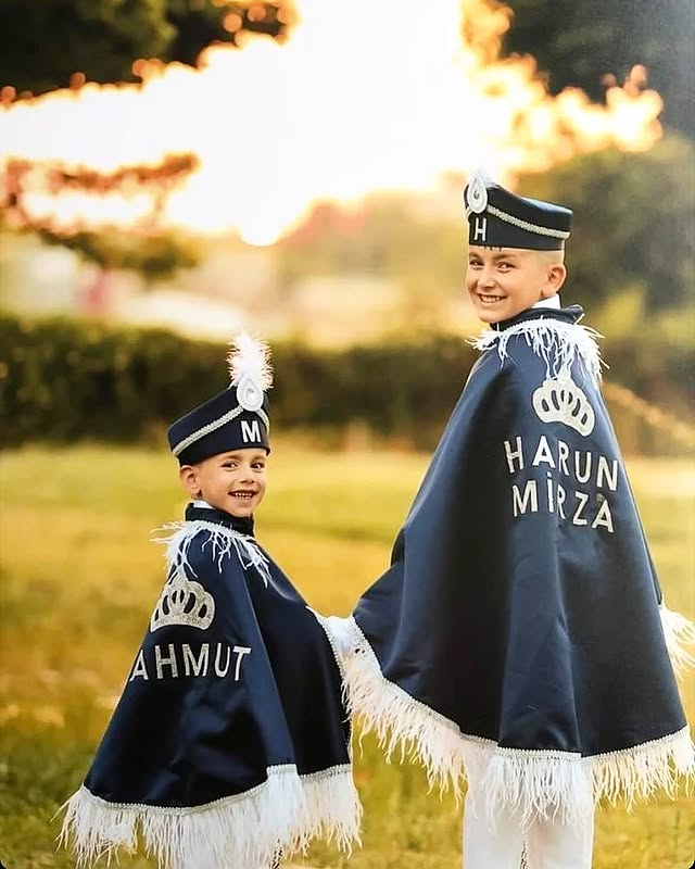 İsme Özel Tüylü Pelerin, Şapka, Asa 