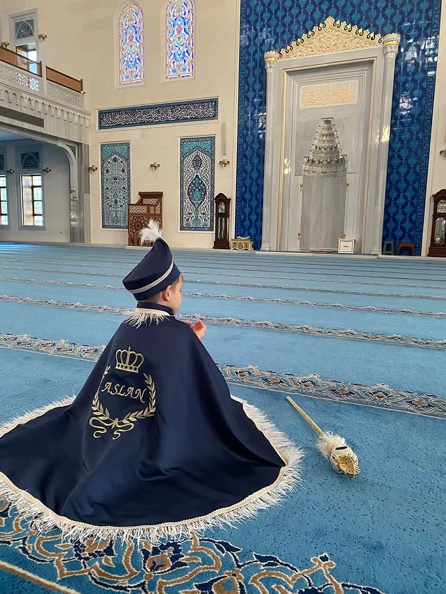 İsme Özel Tüylü Pelerin, Şapka, Asa 